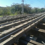Apeo para ejecución de tunel, a base de perfiles metálicos amordazando y soportando carril y traviesas
