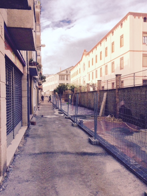 Vallado provisional con vallas móviles con pie de hormigón