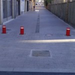 Remodelación terminada de calle en Calella, incluyendo colocación de pilonas.