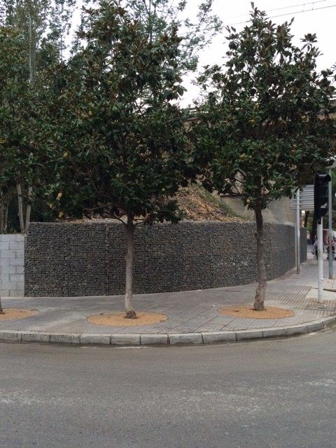 Otras vistas del muro de gaviones terminado