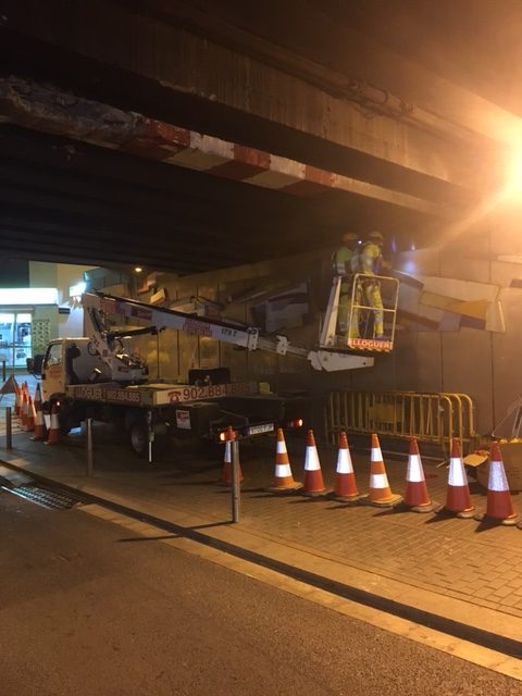 Medios de seguridad: Balizas, vallas de protección, conos reflectantes