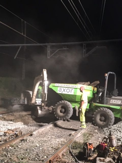 Maquinaria utilizada: Giratoria de cadenas 6 T y dumper 6000