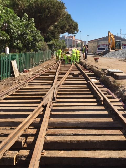 Zona de cambios saneada y limpia con instalaciones preparadas para el hormigonado de la plataforma
