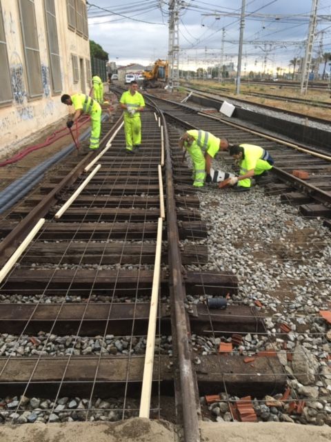 Colocación de mallazo previo al hormigonado de la plataforma