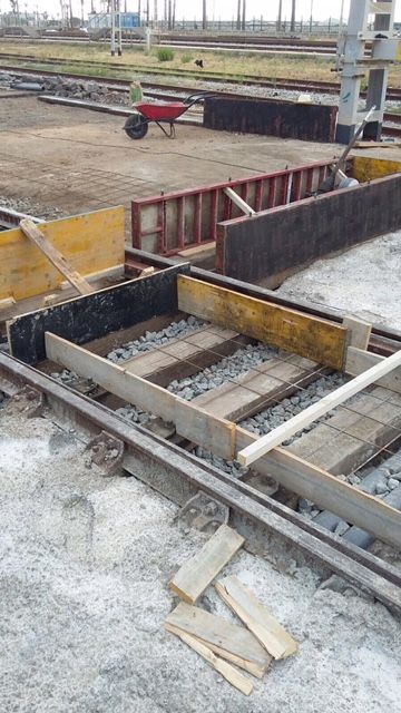 Encofrado para losa de hormigón en vía