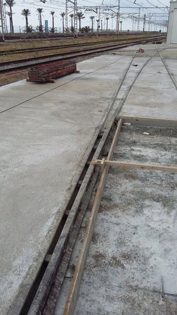 Hormigonado de losa en vías de servicio en Estación RENFE de Mataró