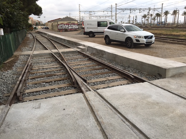 Hormigonado de prisma de instalaciones, paso peatonal y plataforma. Trabajo terminado.