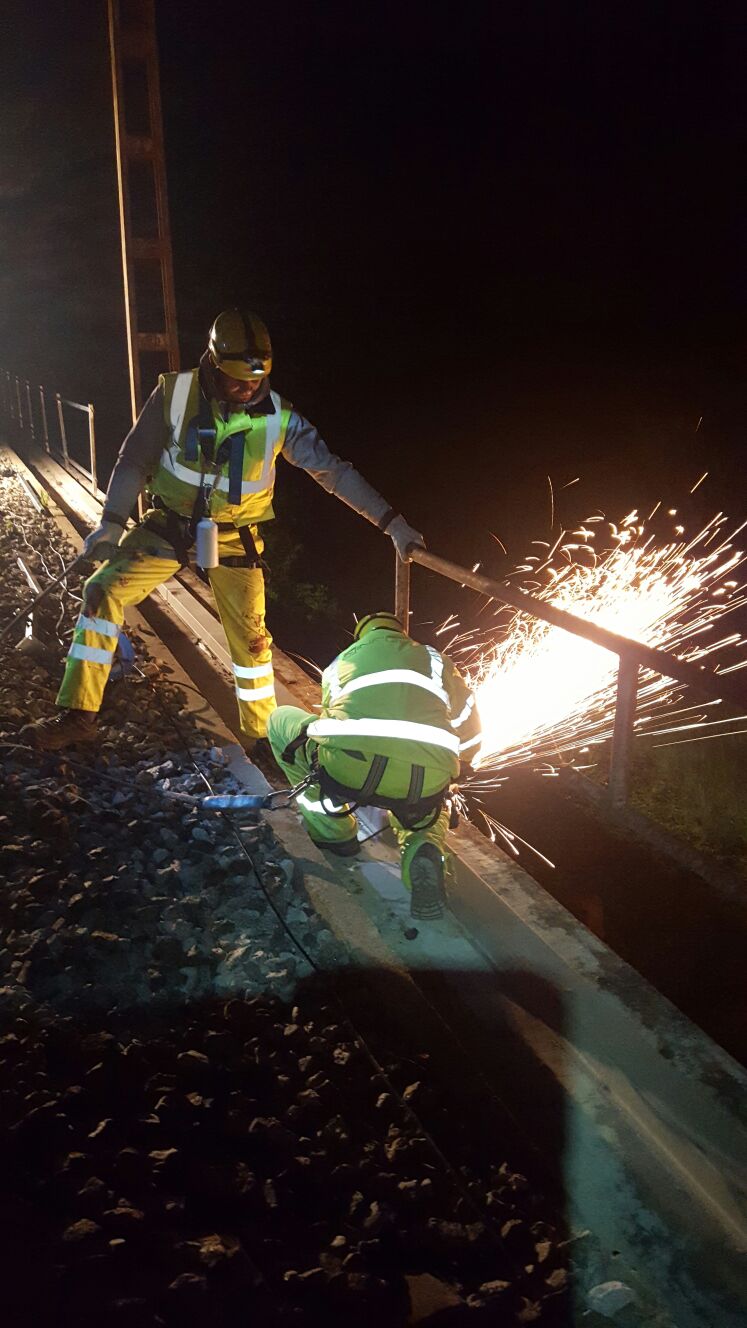 Retirada de barandilla existente